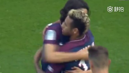  巴黎圣日耳曼主场完胜对手继续领跑法甲积分榜