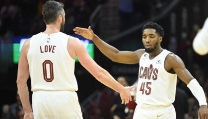  米切尔三分箭雨穿心骑士击败尼克斯夺三连胜  