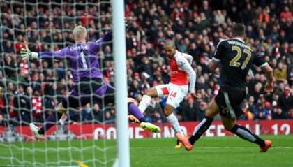  阿森纳补时绝杀水晶宫保留争冠希望