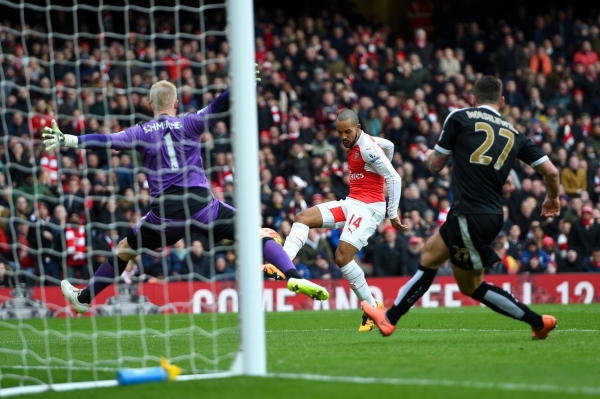  阿森纳补时绝杀水晶宫保留争冠希望